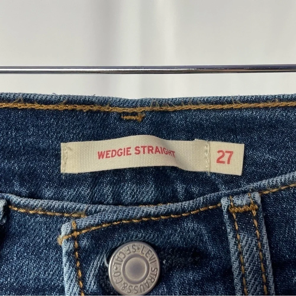 Levi’s Wedgie Straight Fit Jeans in Charleston‎ Outlasted - Dark Wash Size 27